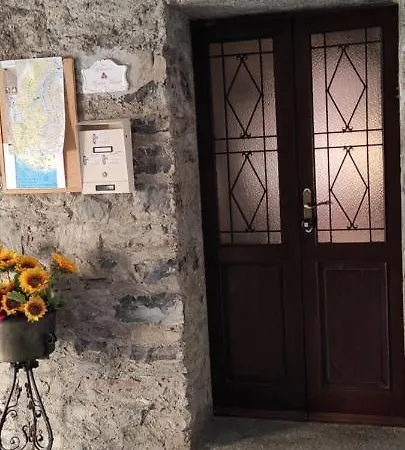 Apartamento Charming Glicine And Azalea House Art And Colour With Lakeview