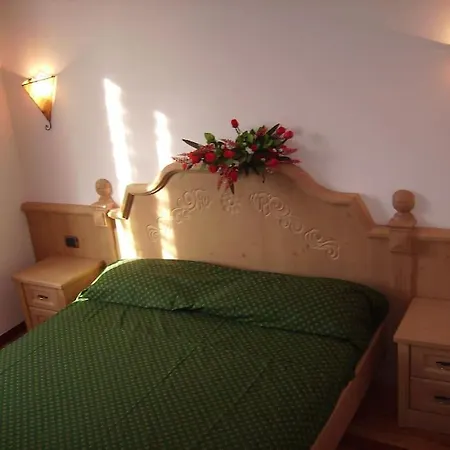 Charming Glicine And Azalea House Art And Colour With Lakeview Apartamento *
