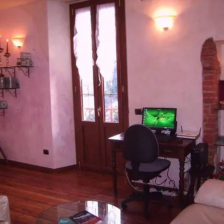 Charming Glicine And Azalea House Art And Colour With Lakeview Apartamento