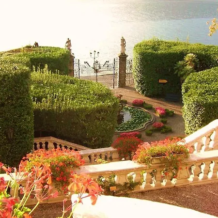 Charming Glicine And Azalea House Art And Colour With Lakeview